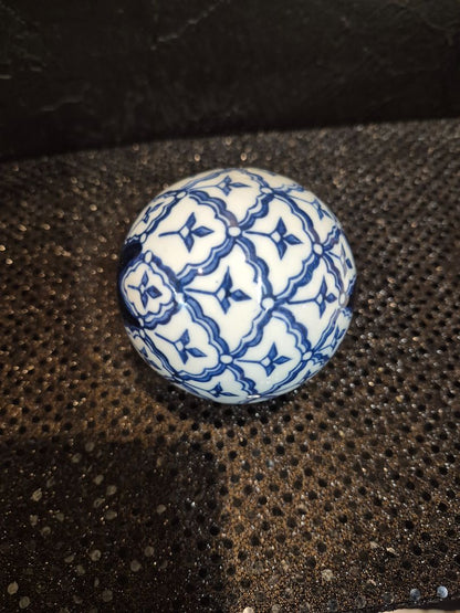 Cobalt Blue Design w/Star on Top  Porcelain Carpet Ball, 3"