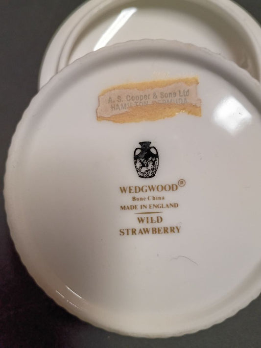 Wedgewood Wild Strawberry trinket box