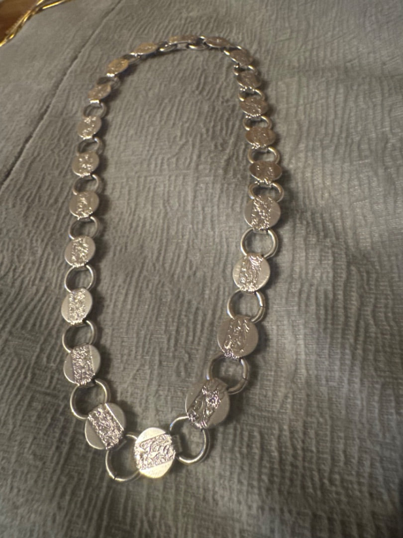 Sarah Coventry Circle Pattern Necklace
