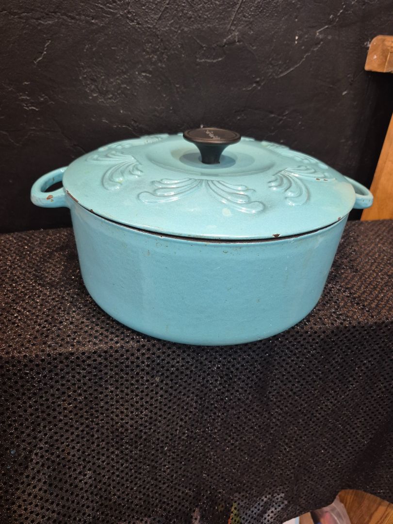 Lt. Blue Chantal Dutch Oven, 6 Qt.