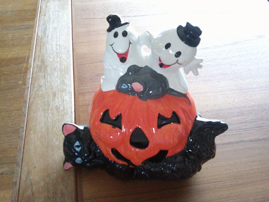 hALLOWEEN LIGHT WITH 2 GHOSTS