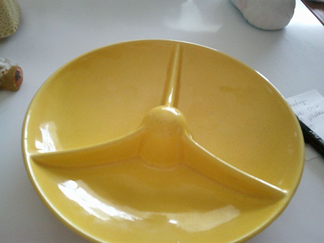 PROPELLER DISH - YELLOW- 1950