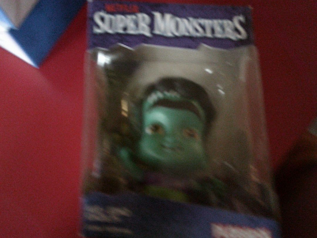 SUPER MONSTERS FIGURINE- NETFLIX-FRANKIE MASH