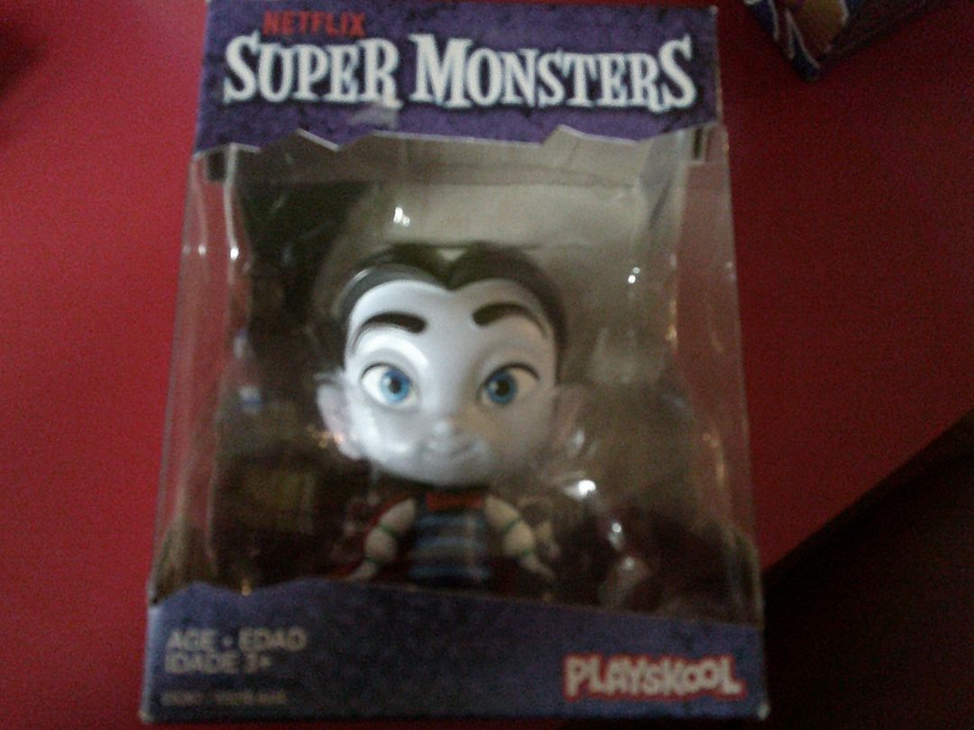 SUPER MONSTERS FIGURINE- NETFLIX-DRAC SHADOWS