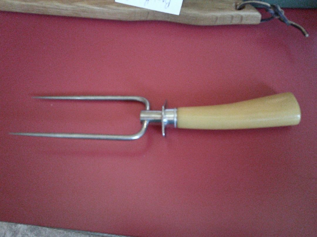 BUTTERSCOTCH BAKELITE CARVING/SERVING FORK