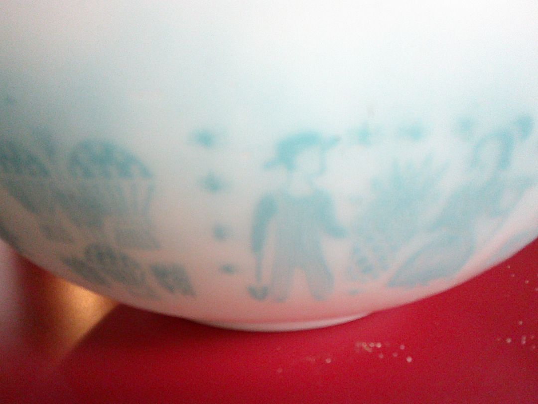 PYREX -AMISH BUTTERPRINT-CHIP ON HANDLE
