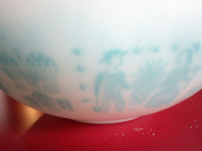 PYREX -AMISH BUTTERPRINT-CHIP ON HANDLE