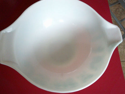 PYREX -AMISH BUTTERPRINT-CHIP ON HANDLE