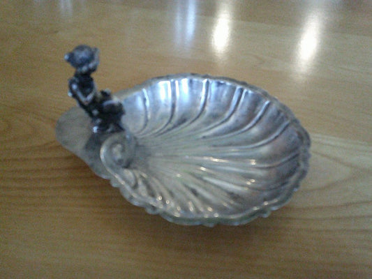 SILVERPLATE-SCALLOP SHELL DISH YC 246 PUTTO FIGURE 40'S