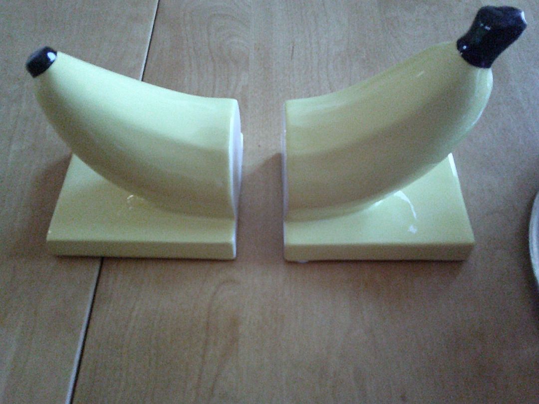 POP BANANA BOOKENDS- CHIP ON ONE SIDE