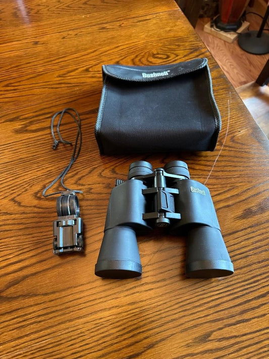 Bushnell Binoculars 10x-30x50 197 feet at 1000 yds
