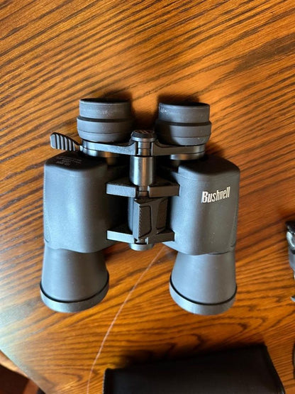 Bushnell Binoculars 10x-30x50 197 feet at 1000 yds