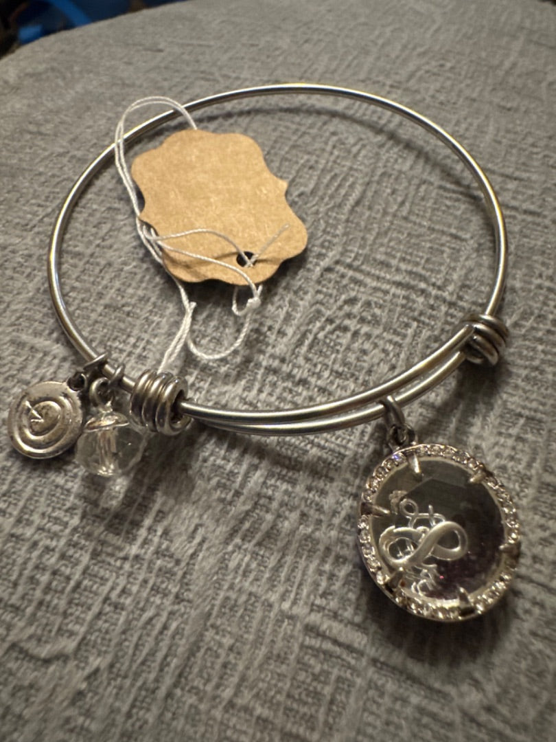 “Sister” Themed Message Bracelet