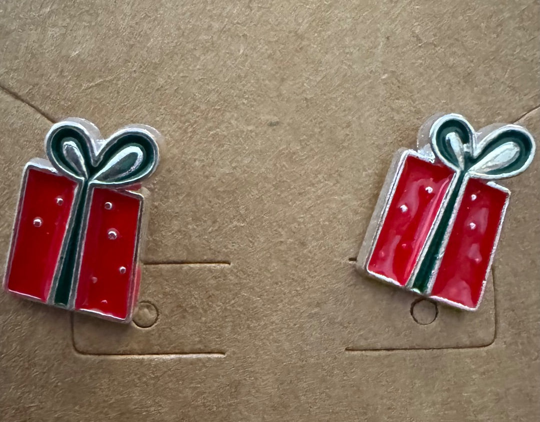 H-red present stud earrings