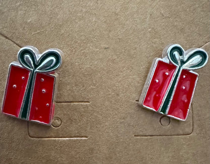 H-red present stud earrings