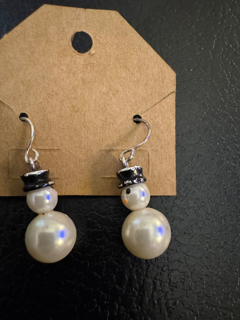 H-snowmen dangle earrings