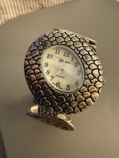 Geneva heart cuff silvertone watch untested