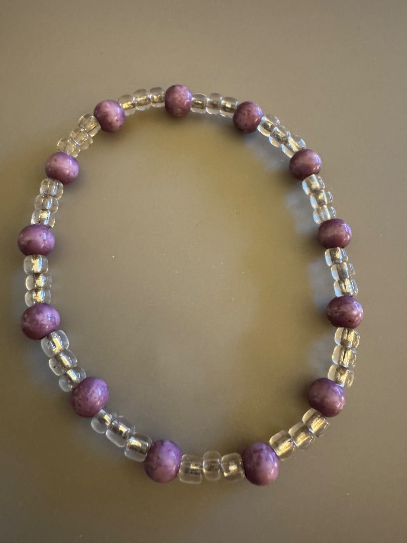 Lavendar clear bead stretchy bracelet