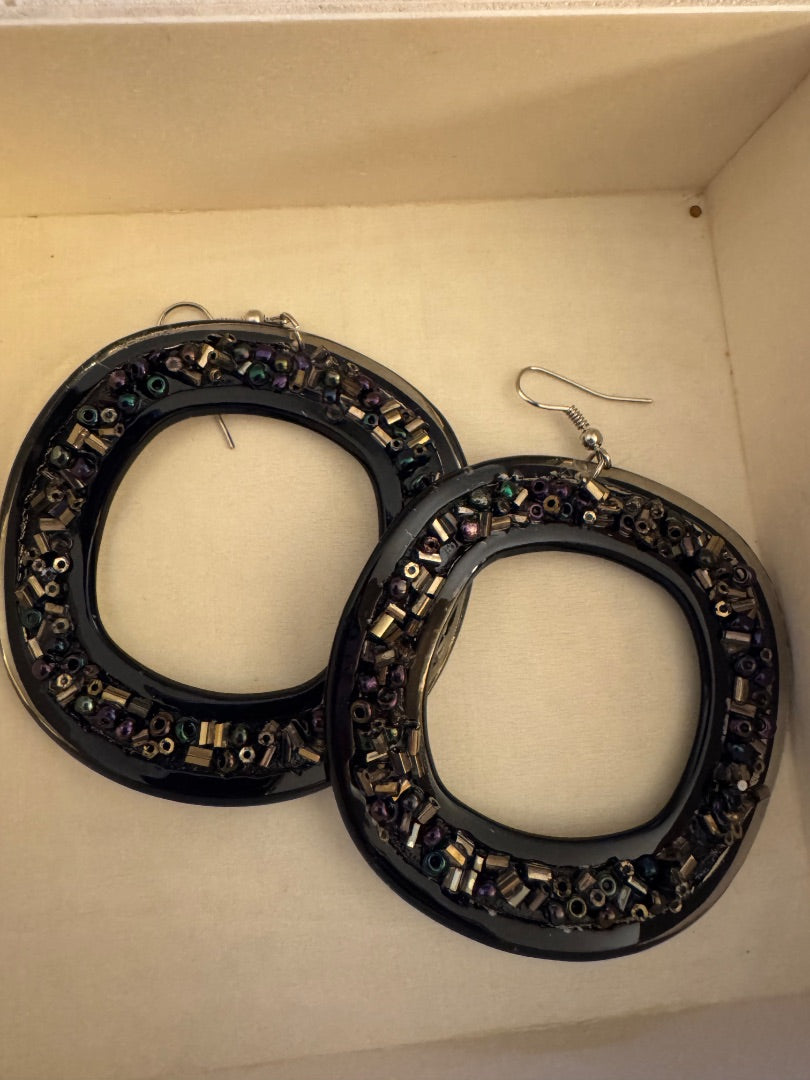 Lg Black circle w/accent dangle earrings
