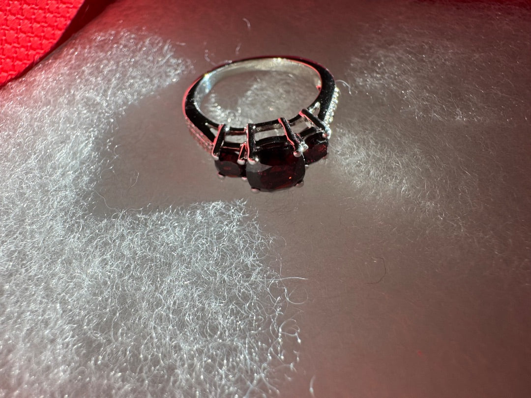 Garnet 3 stone 925 ring 7
