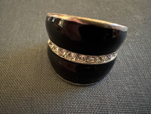 Black ST rhine stretchy ring