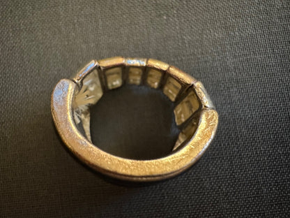 Black ST rhine stretchy ring