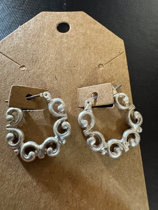 ST circle design hoop earrings