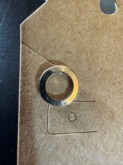 GT circle stud earrings