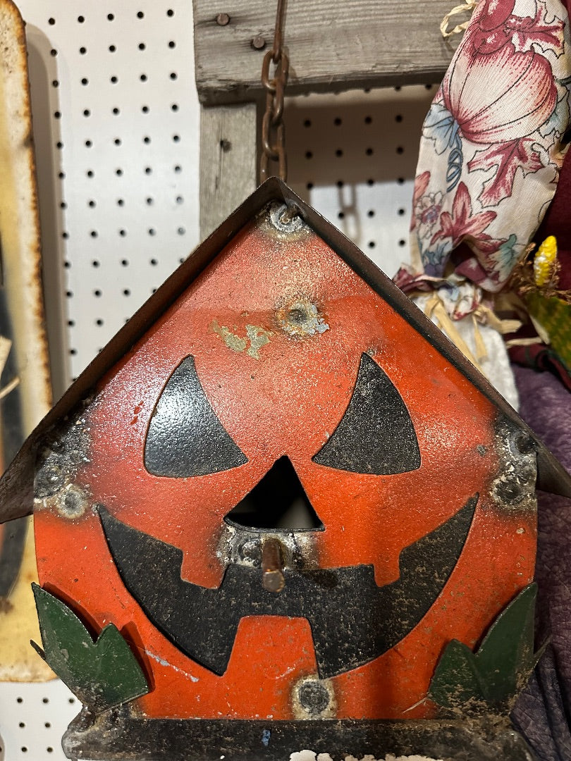 Jack O’Lantern Birdhouse