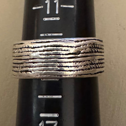 Silver etcheddesign band ring 12