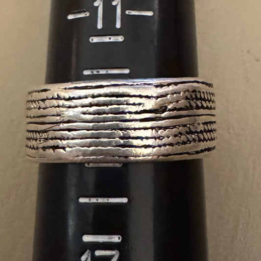 Silver etcheddesign band ring 12