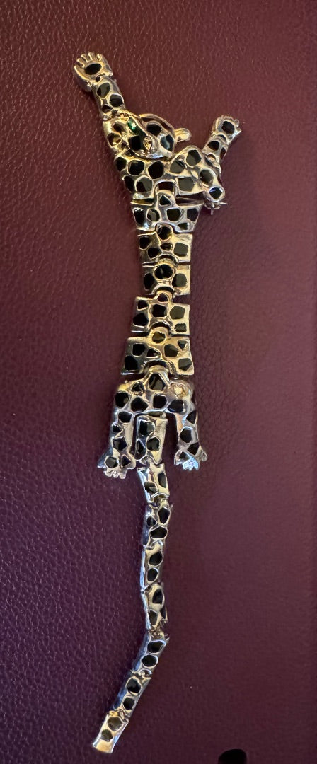 Silvertone shoulder brooch articulated leopard green eyes