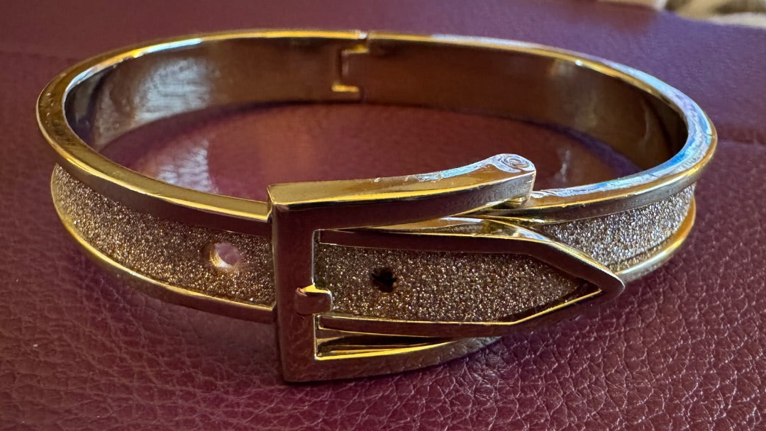 Gold tone buckle hinged stardust bracelet
