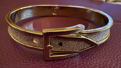 Gold tone buckle hinged stardust bracelet