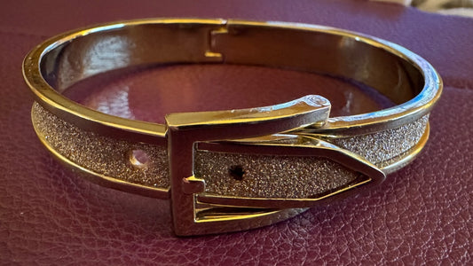 Gold tone buckle hinged stardust bracelet