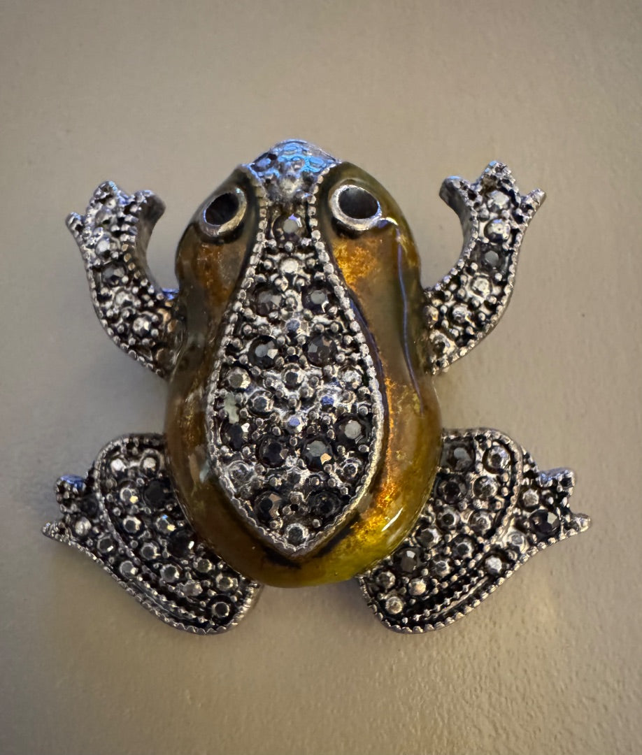 Coppersilvertone marq toad brooch