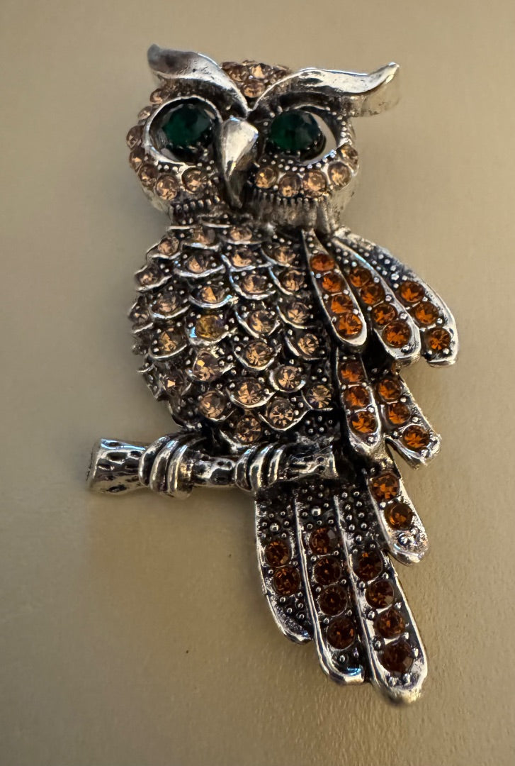 Lg Owl red/silvertone brooch