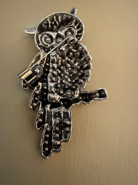 Lg Owl red/silvertone brooch