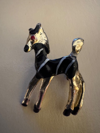 Sm black silvertone horse brooch