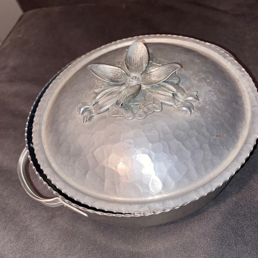 Silver Everlast Hammered Server Aluminum, 8”