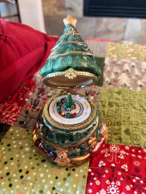Music Box Ornament - Tree
