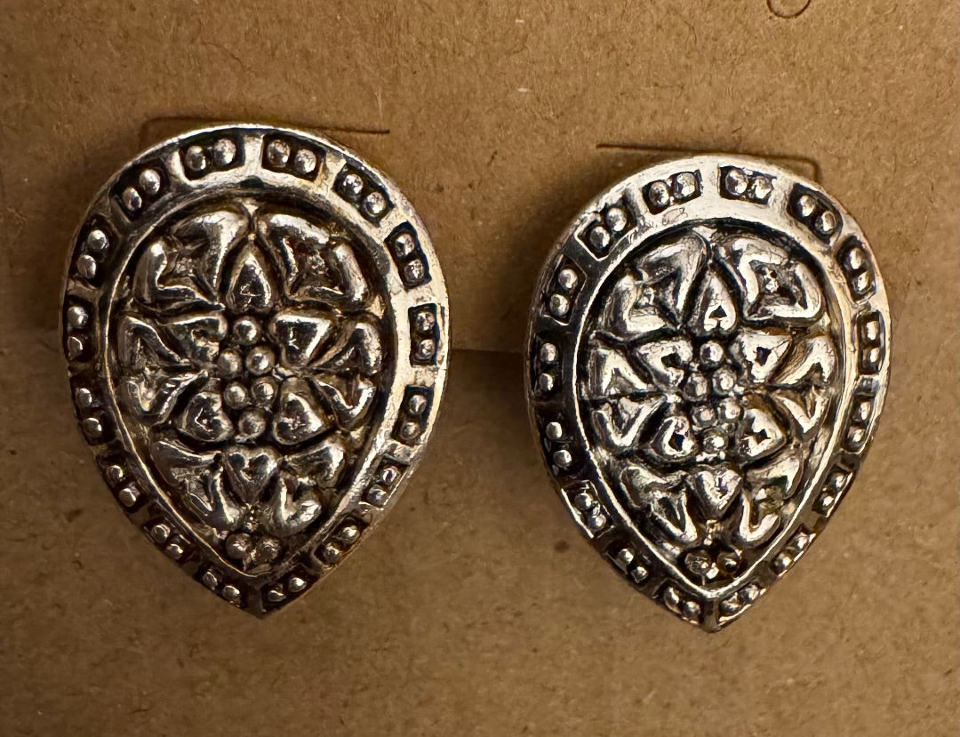 ST Floral pierce clip back earrings