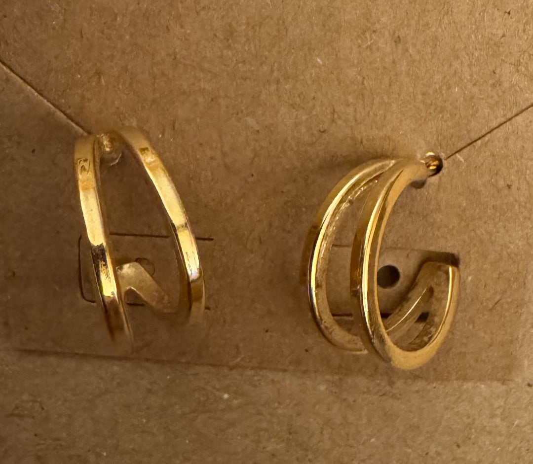 Small double hoop GT stud earrings