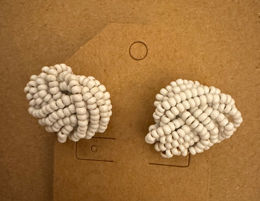 Whiteseedbead twisted clip earrings