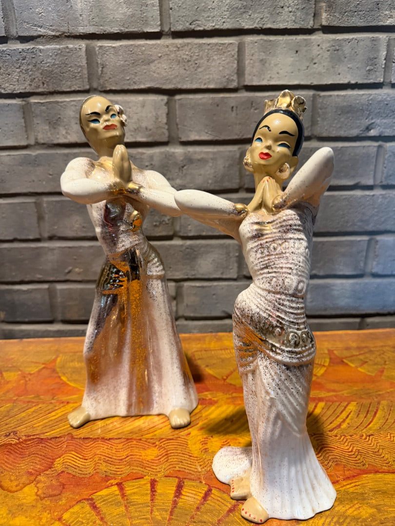 White Unkown Porcelain Thsi dancers