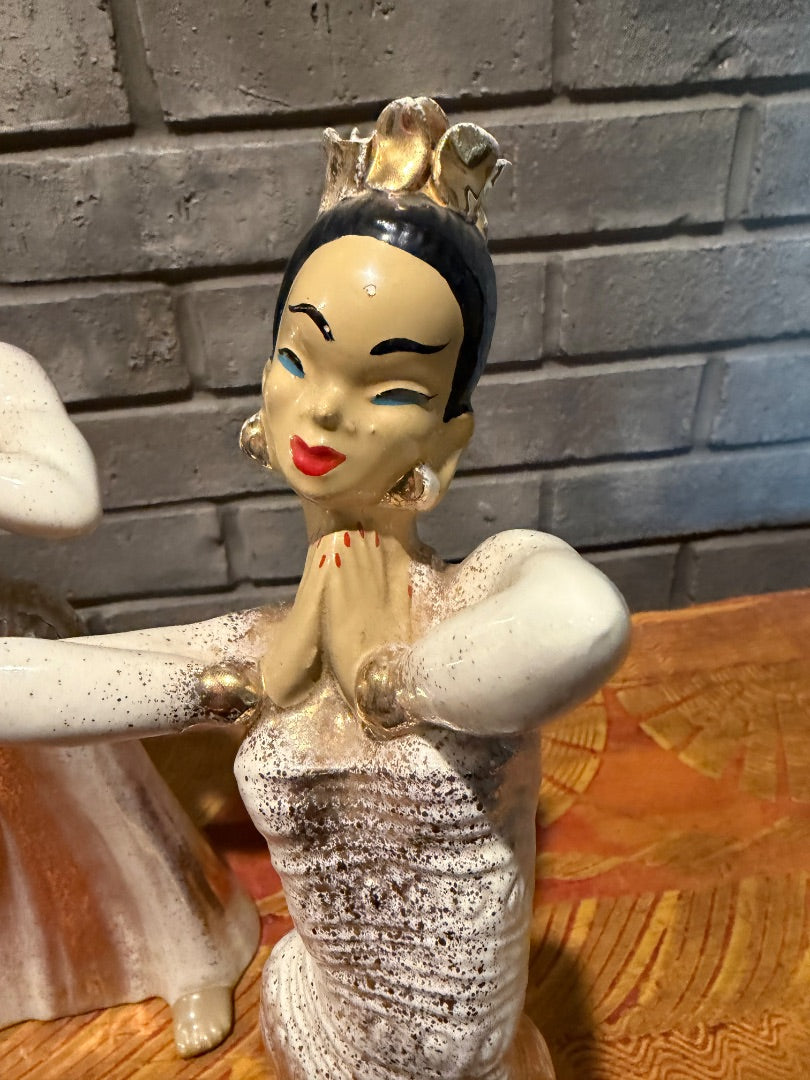 White Unkown Porcelain Thsi dancers