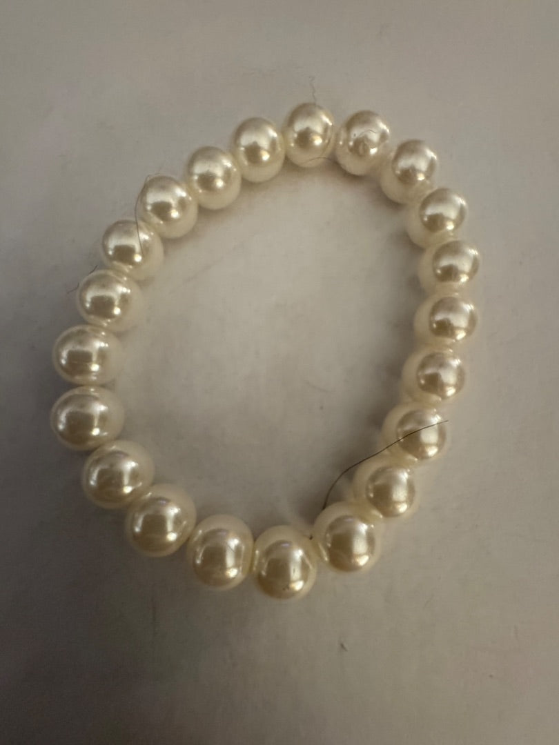 K Faux pearl bracelet