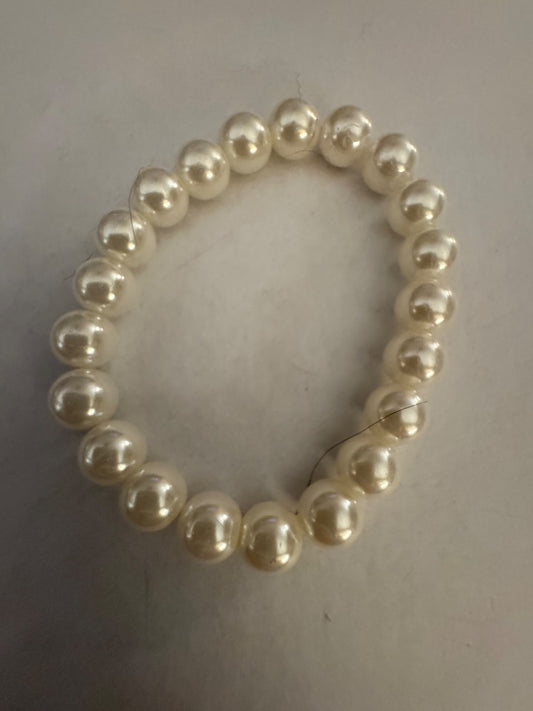 K Faux pearl bracelet