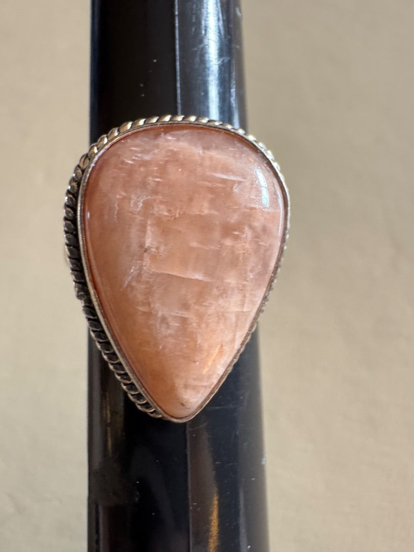 Pink stone teardrop silvertone ring 8 1/2