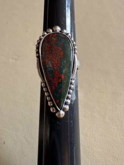 Bloodstone silvertone ring 5 1/4
